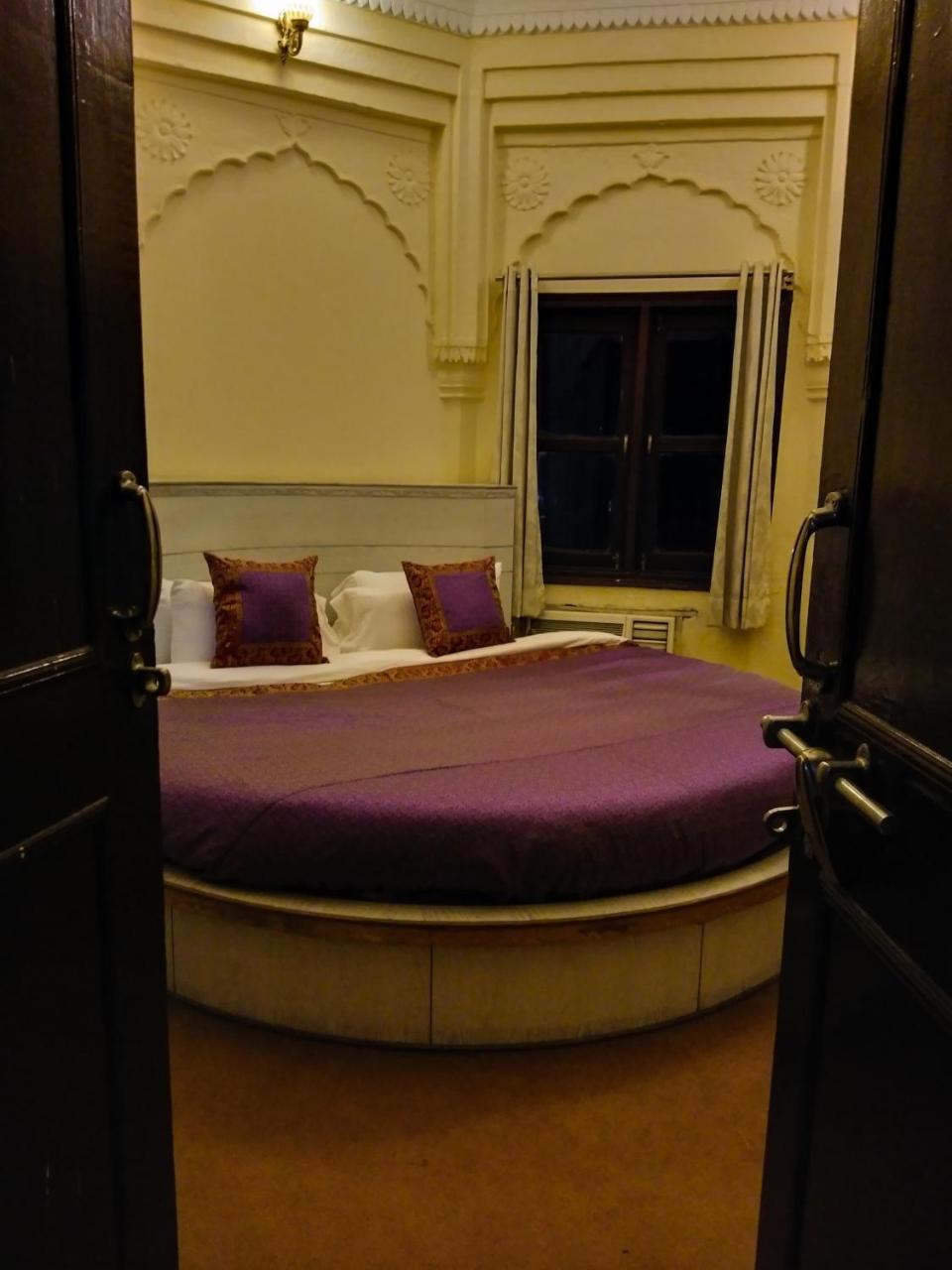 Hotel Elena 3*