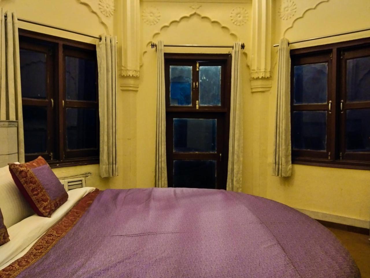 Hotel Elena 3*
